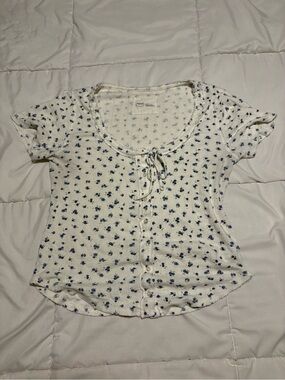 aerie White Ribbed Button-Front Tee with Blue Floral Print
